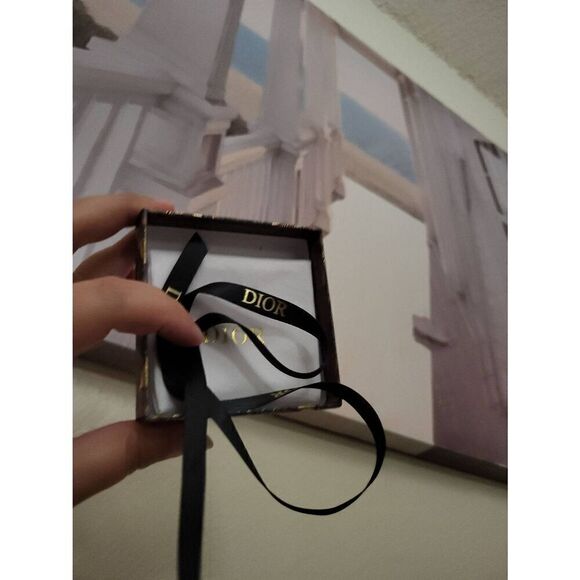 All inclusive Dior gift box+container+ ribbon - Picture 2 of 6